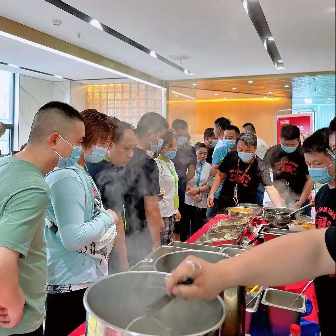 营销活动推广 线上线下两手抓